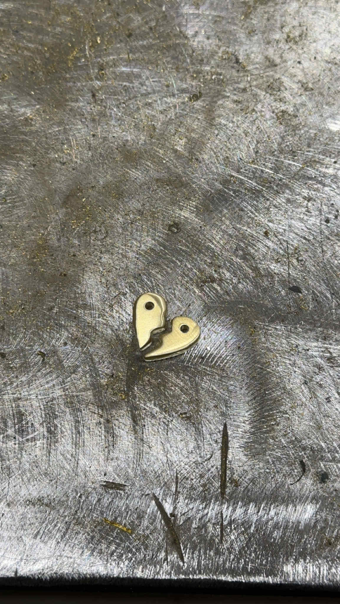 Det Delte Hjerte Messing